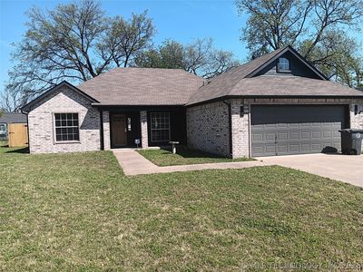 225 E Seminole Pl
