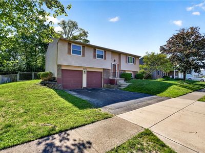 Property at 720 Decker Dr, Miamisburg, OH