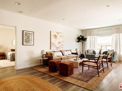 11820 Mayfield Ave APT 105