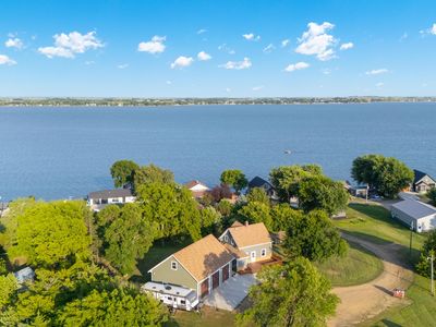 123 NW Lake Dr
