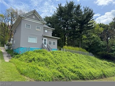 1126 Jennings Ave