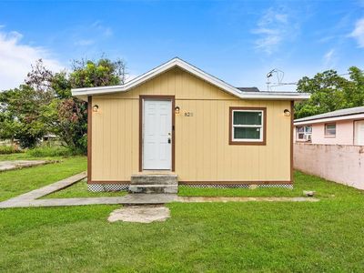 828 BOOKER AVENUE