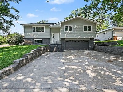 Property at 2004 Pleasantview Ln, Bellevue, NE