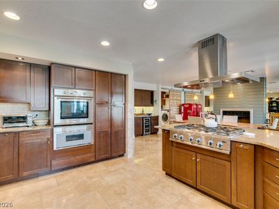 341 Simon Bolivar Dr