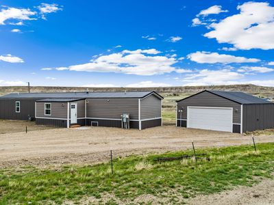 54 E Country Ln