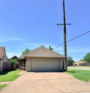 800 NE 17th Ct