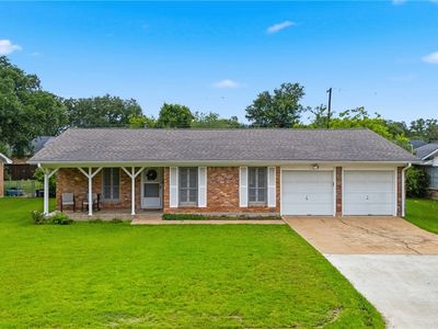 1202 Esther Blvd