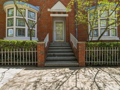395 Temple Street #395