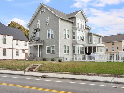 471 Broad St