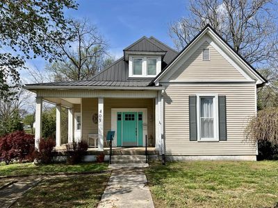 403 E Cedar St