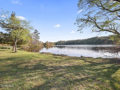 208 Lakeview Court