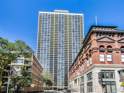 1560 N Sandburg Ter APT 1708