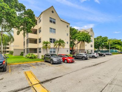 8255 Lake Dr APT 304