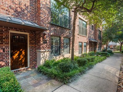 2411 N Hall St APT 38