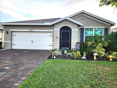 2841 NE BREEZEWAY Circle