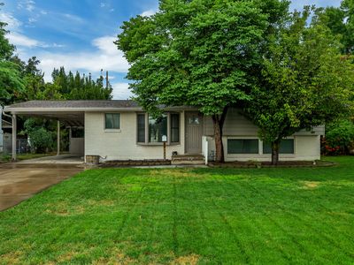 980 Country Hills Dr