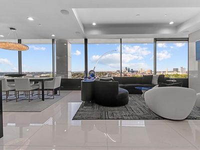 700 W 31st St SUITE 702