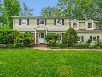 19 Colonial Way