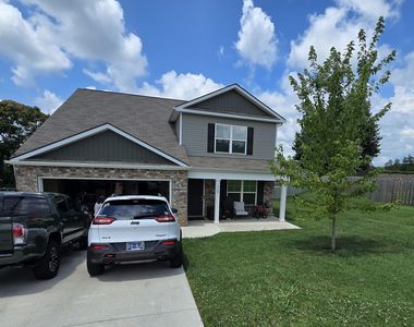 1068 Greenway Dr