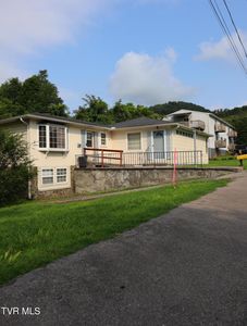 313 Boyd St