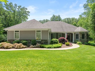 9157 Highland View Dr