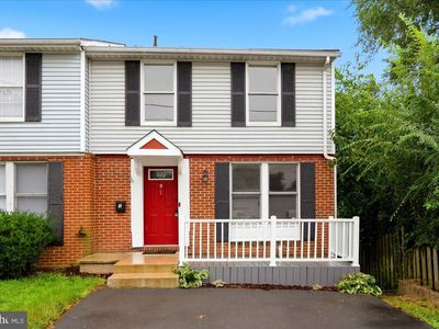 1 E Hart St