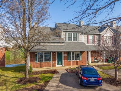 705 Oak Tree Blvd NW