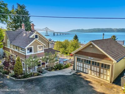 384 Duane St