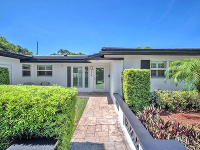 850 W Camino Real