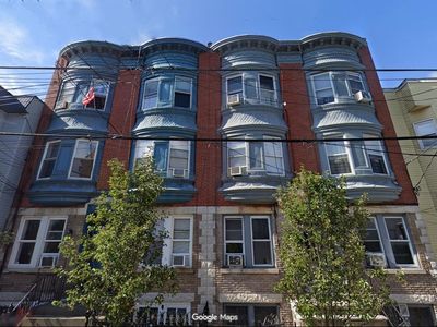 711 10th St APT 3L