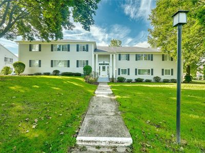 24 Colonial Pkwy APT B