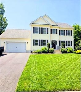 33 Ledgewood Cir