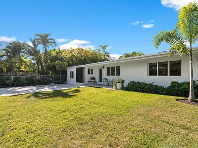 1945 Alamanda Dr