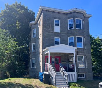 16 Montrose Avenue
