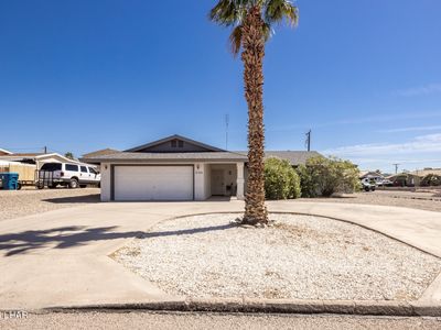 2130 Smoketree Ave N