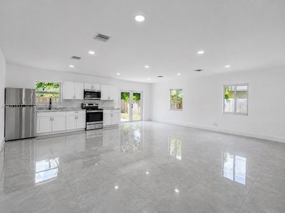 950 NE 164th St