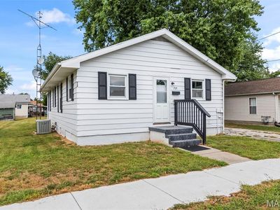 Property at 705 E Columbia St, Litchfield, IL