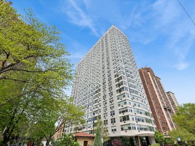 3900 N Lake Shore Dr APT 9D
