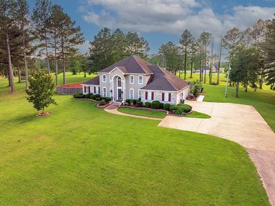 2550 Jones Loop