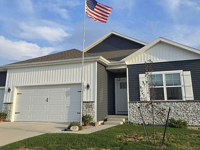 Property at 2841 Prairielight Dr, Hiawatha, IA