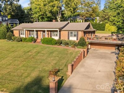 102 Hillside Ln