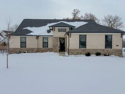 110 Saundra Dr