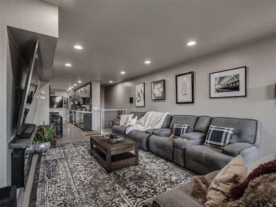 6000 N Brookline Ave APT 60