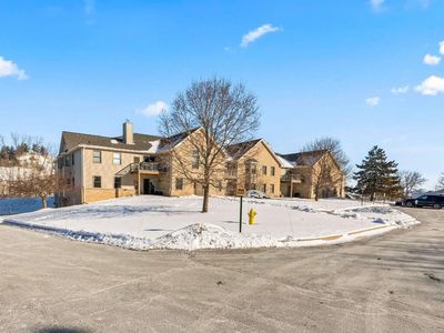 952 Oconomowoc PARKWAY