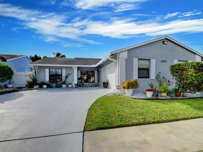 5882 Lincoln Circle W