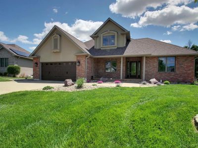 2734 Parkwood Dr