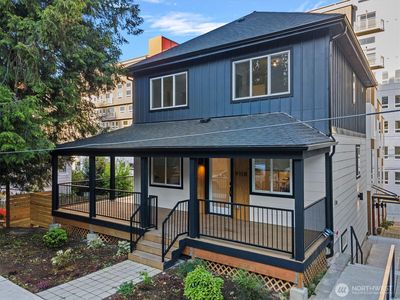 911 Hiawatha Place S