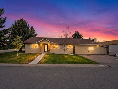 907 View Dr