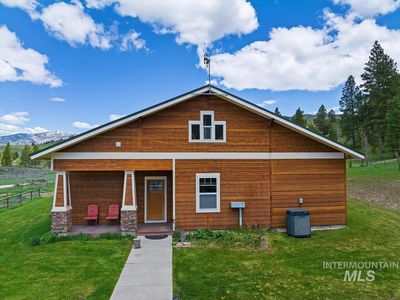 682 W Russell Dr