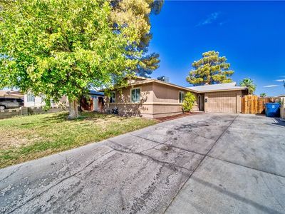 5233 Orinda Ave